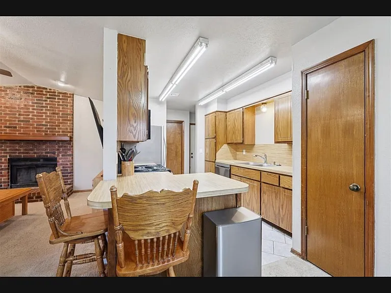 813 Ash Ct — Photo 22