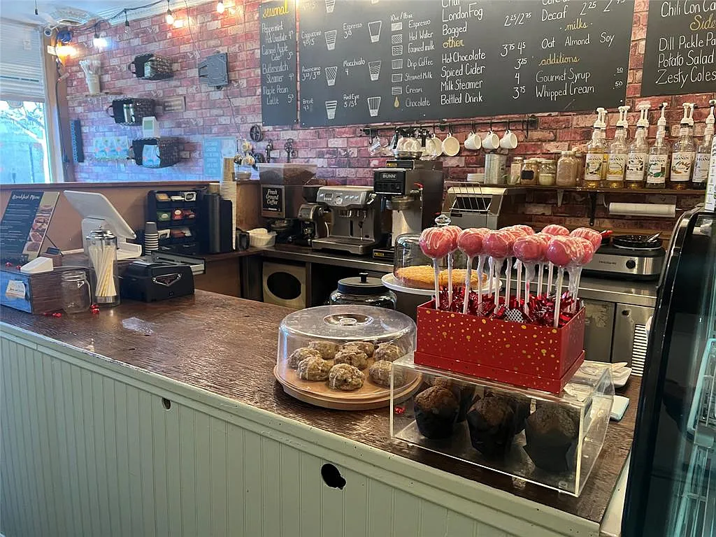Java And Scoops Bistro — Photo 3