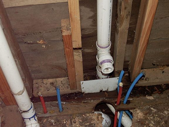 4th image of 2500 Lake St