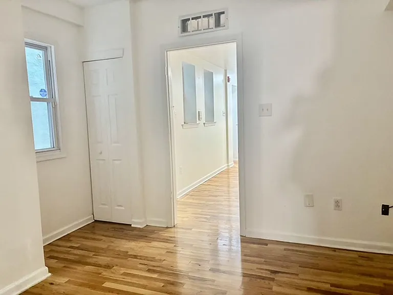 320 S 12th St — Photo 10