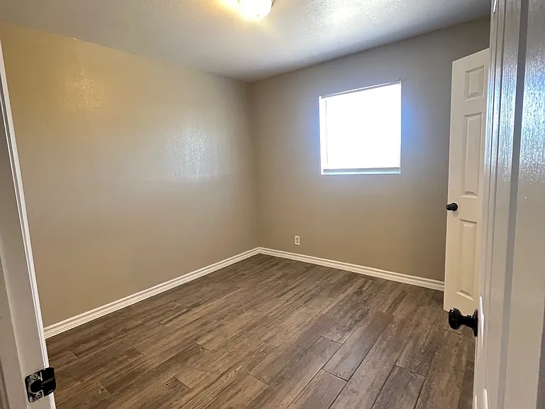 3236 Frankfort Ave #3 — Photo 7