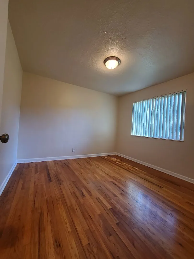 324-Salvador Apartments — Photo 3