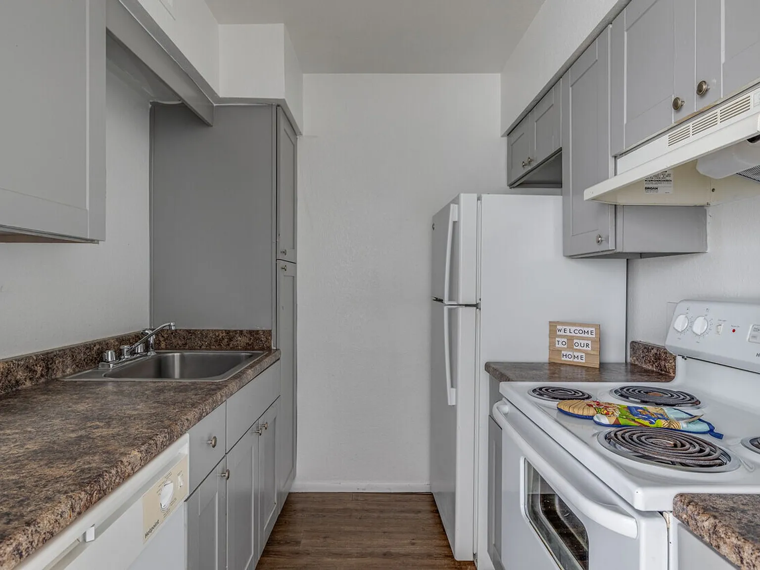 Desert Wind Apartments — Photo 4