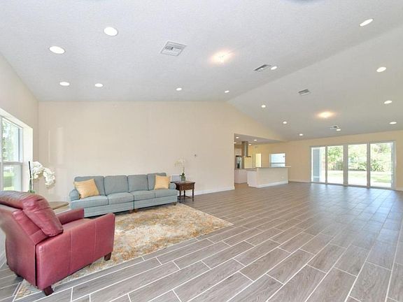 2nd image of 40 Yacht Club Pl