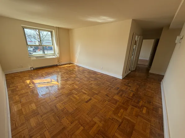 (undisclosed Address), Fresh Meadows, NY 11365