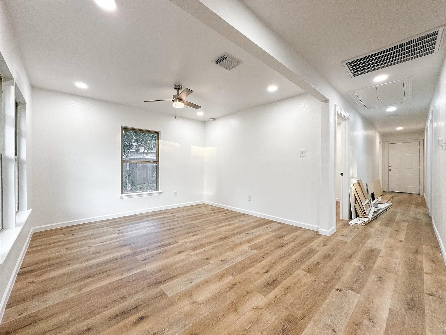 3 bed, 2.0 bath, 999 sqft, $1,450 — Photo 3