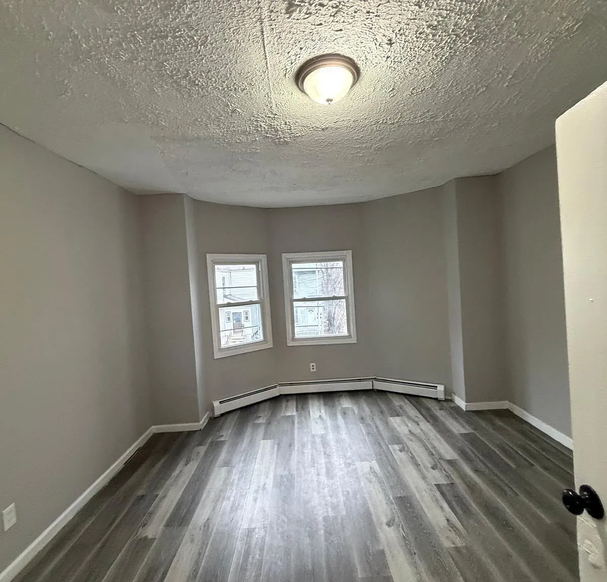 3 bed, 1350 sqft, $2,300 — Photo 4