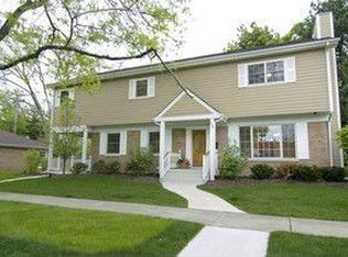 403 E Berry Rd, Barrington, IL 60010