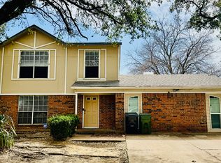 2204 Foxcroft Ln, Arlington, TX 76014