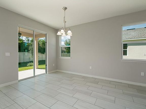 5th image of 11418 Chateaubriand Ave