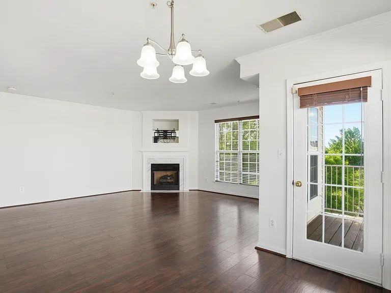 2494 Quick St #303 — Photo 3