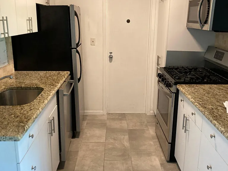 3430 N Lakeshore Dr #5K — Photo 4