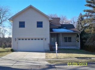 821 Freeman St, Genoa City, WI 53128