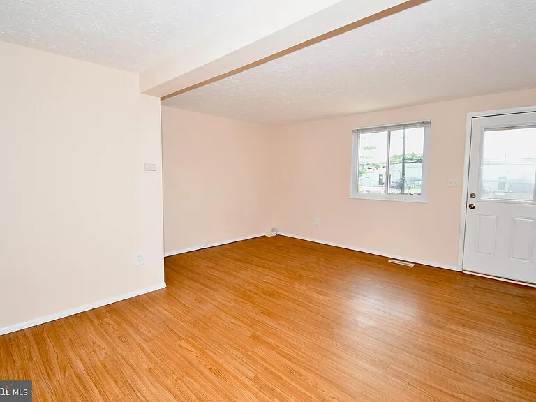222 Canfield Ter — Photo 8