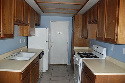 3rd image of 1128 Strawberry Ln