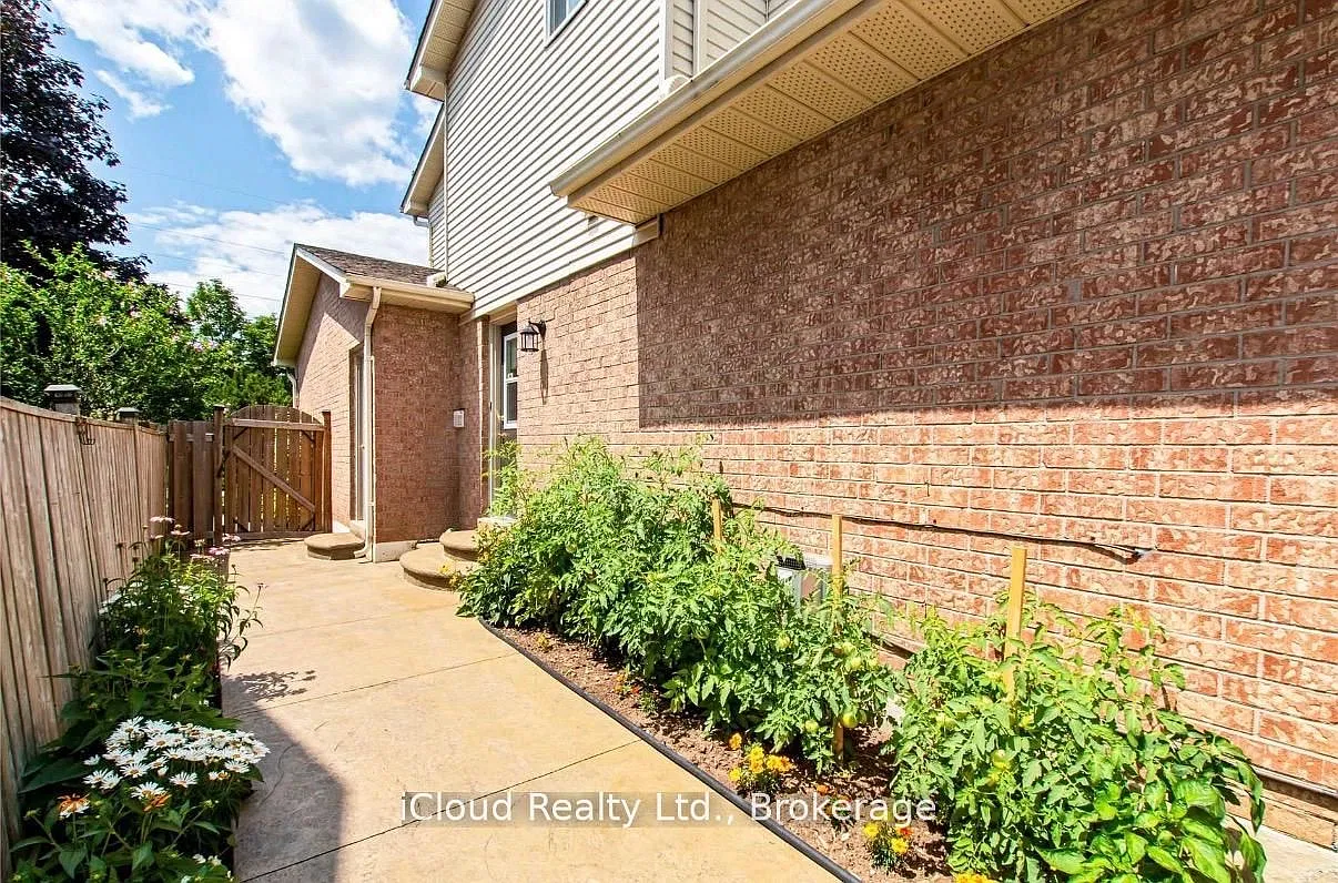 3 bed, $4,300 — Photo 2