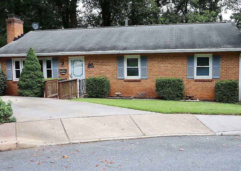 1st image of 738 Lyons Ave