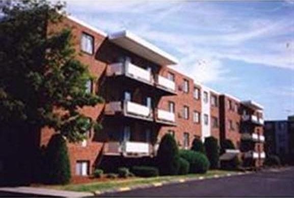 2nd image of 400 Governors Dr APT 24