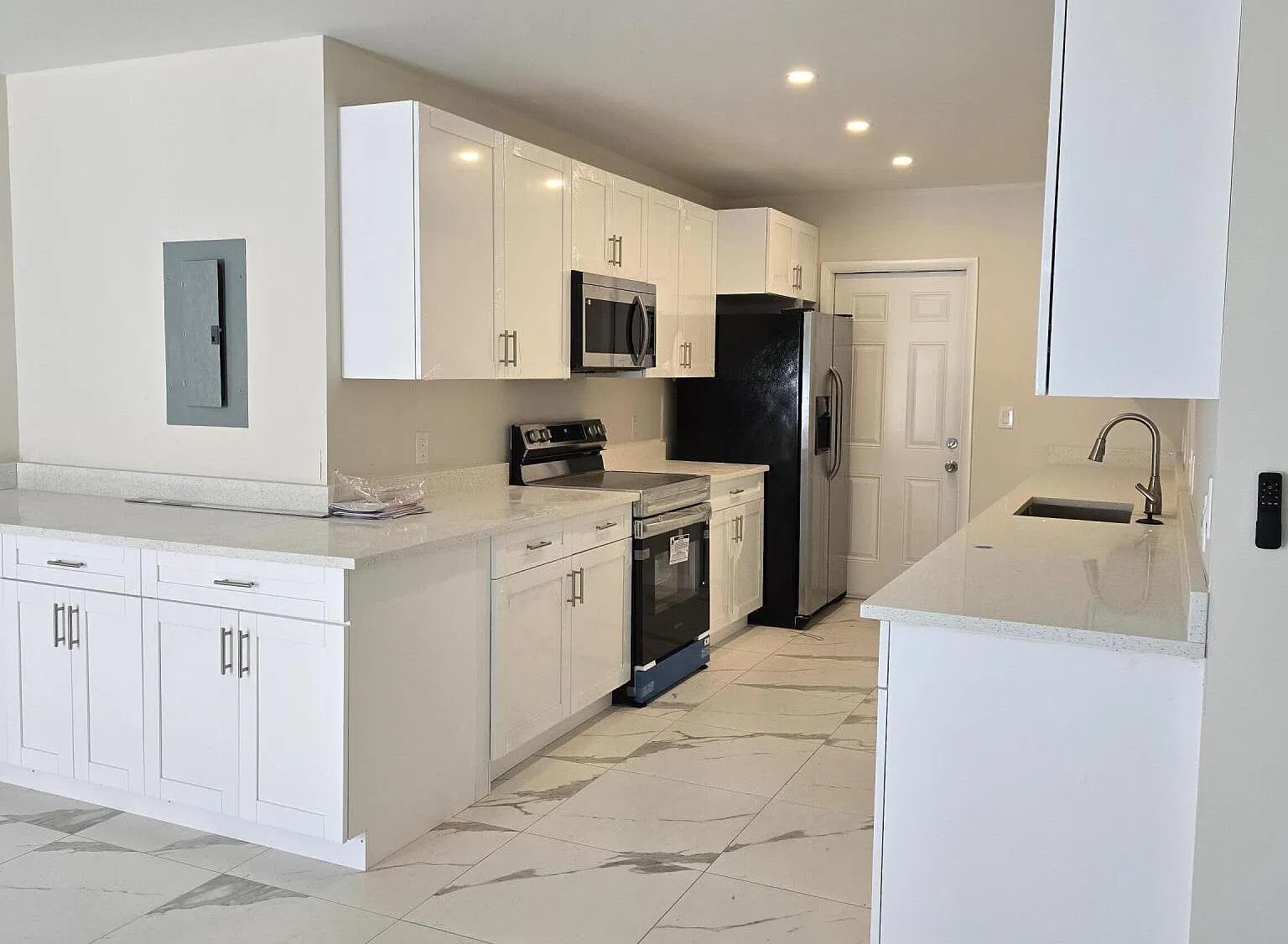 2 bed, 2.0 bath, 1198 sqft, $2,800 — Photo 3