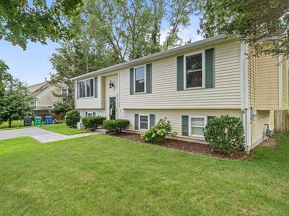 2nd image of 73 Palm Blvd