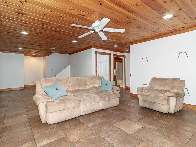 438 Bristol Rd — Photo 26