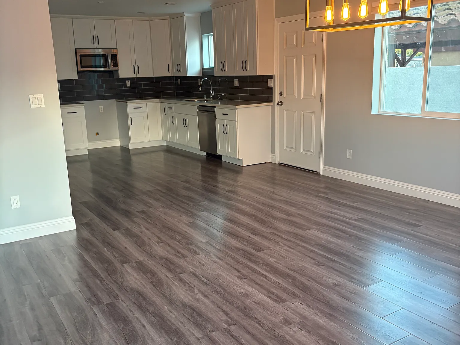 3 bed, 2.5 bath, 2100 sqft, $4,200 — Photo 3