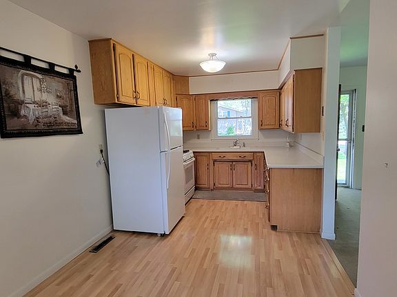 5th image of 245 W Country Ct