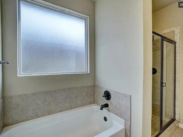 906 SW 81st St — Photo 10