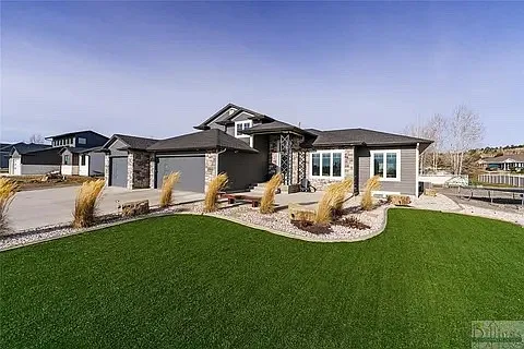 6065 Autumnwood Dr