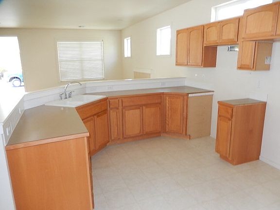 3rd image of 732 SE Heron Dr