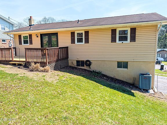 3rd image of 464 Springfield Dr