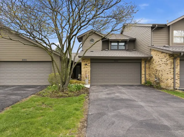 8005 Wildwood Ln, Darien, IL 60561