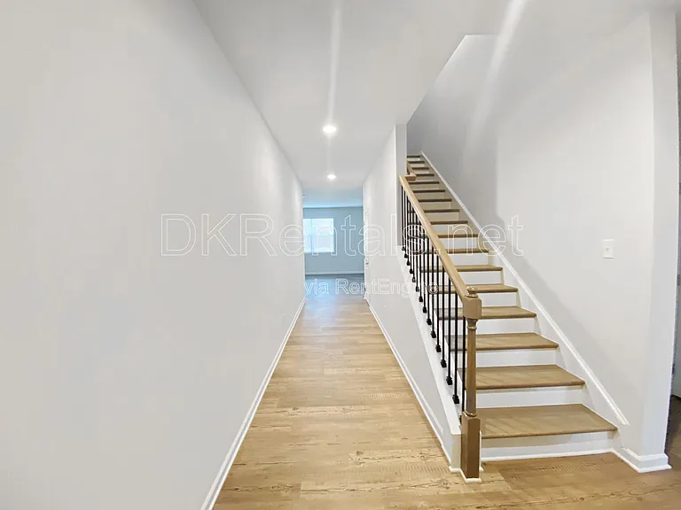 273 Summerwood Ln — Photo 6