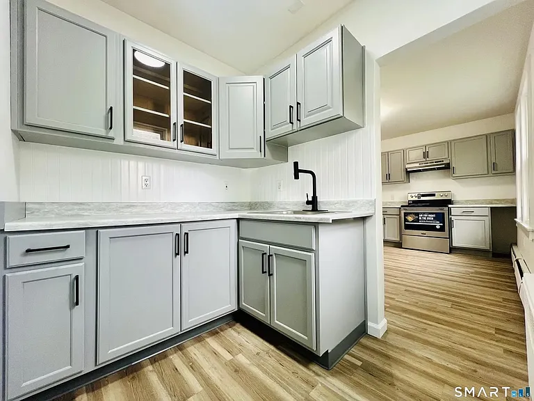 83 Pine St — Photo 1