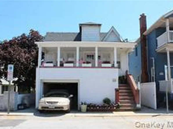 24 Oswego Ave, East Atlantic Beach, NY 11561