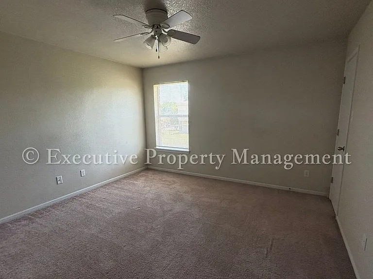 208 Janelle Dr — Photo 17