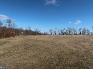 605 Fox Hollow Ct, Spring Grove, PA 17362