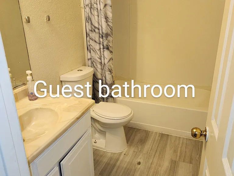 1802 Shoreline Dr — Photo 2