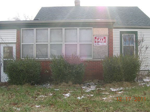 3rd image of 26641 Norfolk St