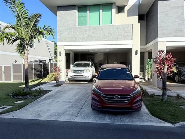 Urb Riviera Ct #57, Bayamon, PR 00959