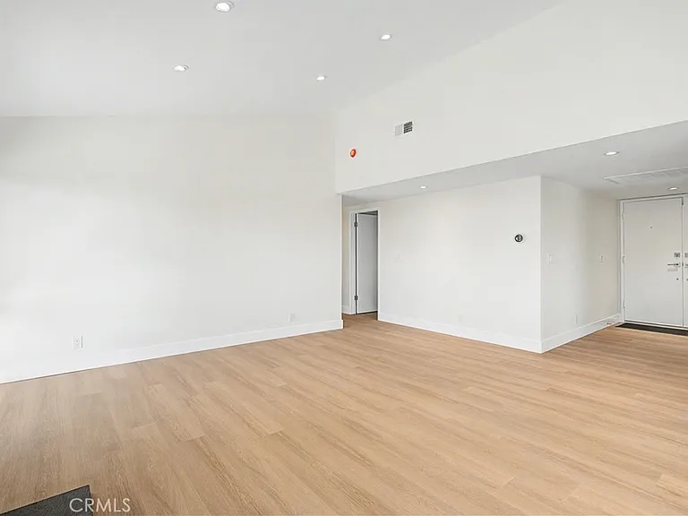 6917 Clovercliff Dr — Photo 14