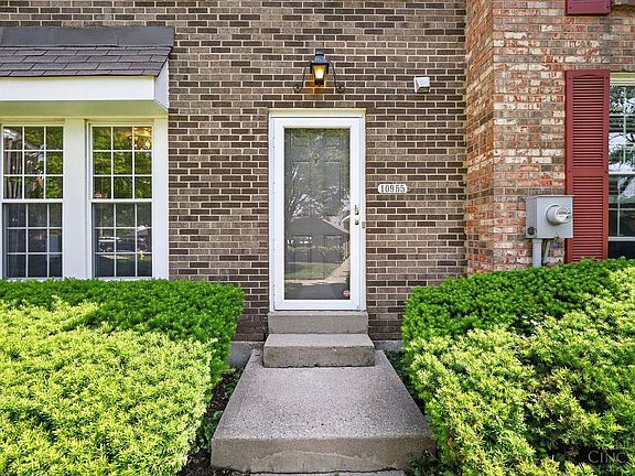3rd image of 10955 Barrington Ct