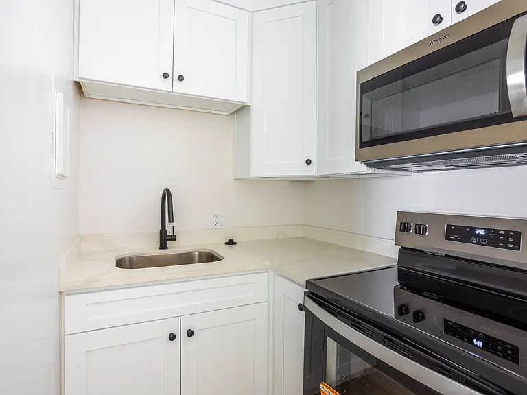 1811 Tamarind Ave — Photo 41