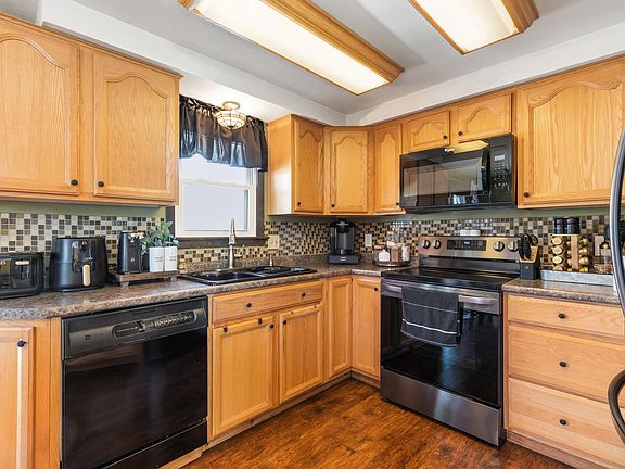 5th image of 32 Rosewood Circle