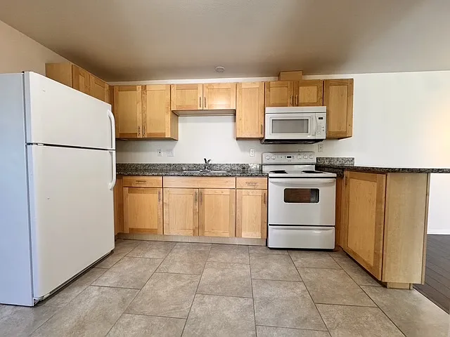 2 bed, 975 sqft, $1,700 — Photo 2