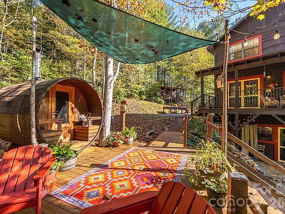 3rd image of 111 Elkhound Rd