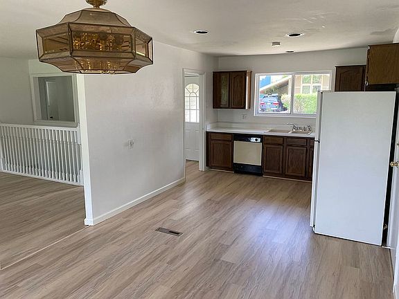 5th image of 400 Cypress St