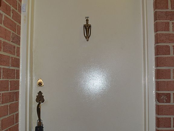 2nd image of 722 Quince Orchard Blvd APT 201
