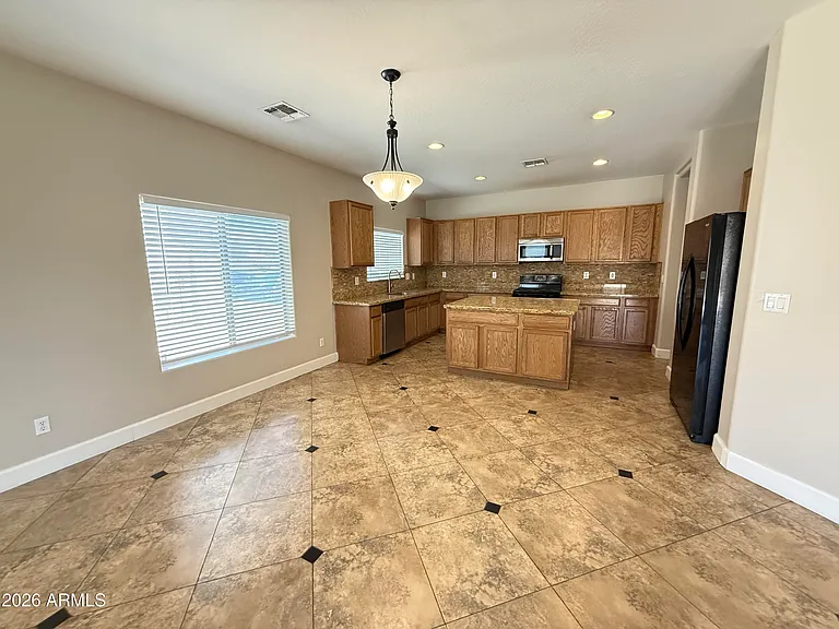 2208 N 93rd Ln — Photo 10
