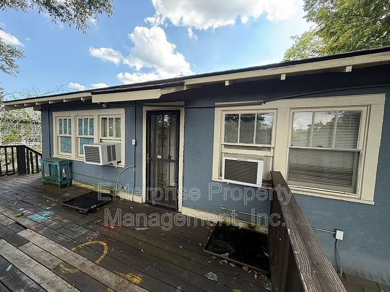 1 bed, 1.0 bath, 450 sqft, $650 — Photo 1